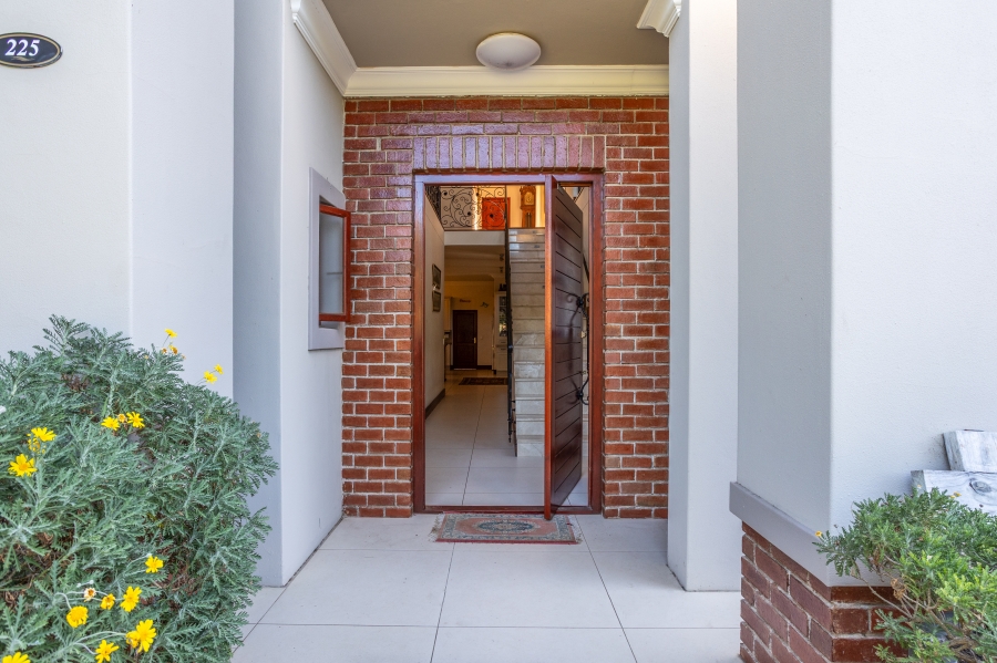5 Bedroom Property for Sale in Val De Vie Estate Western Cape